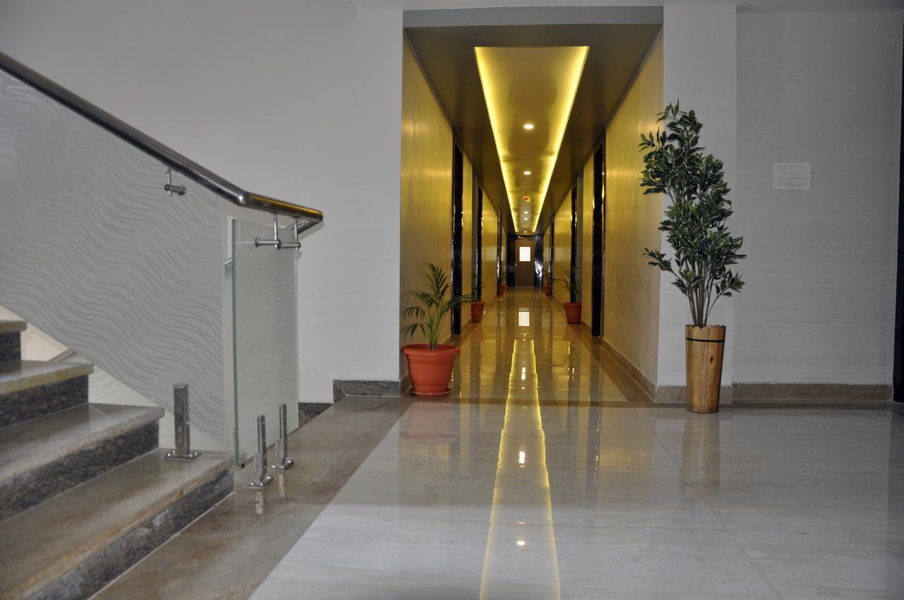 Hotel Dolphin Самбалпур Екстериор снимка
