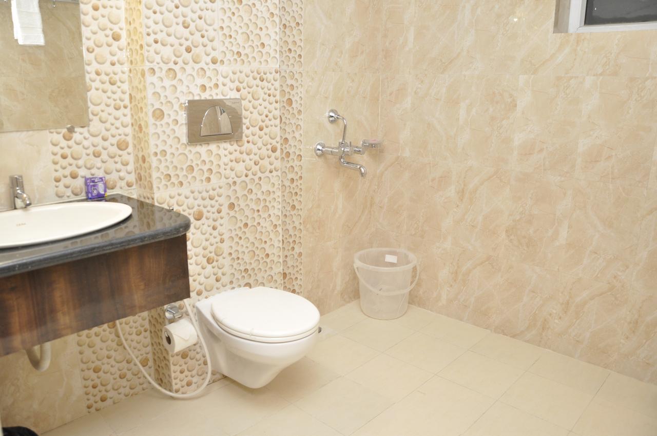 Hotel Dolphin Самбалпур Екстериор снимка